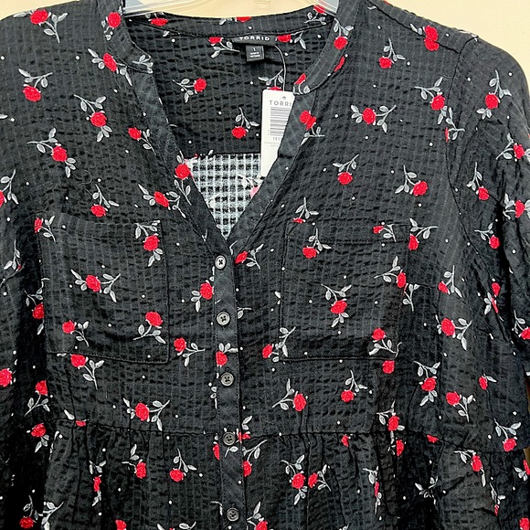 Host Pick NWT Torrid Emma black red floral crinkle long sleeve babydoll top 1X - Picture 5 of 11